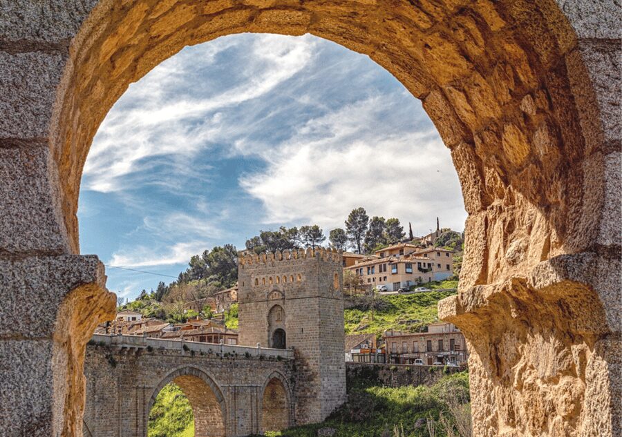 From Madrid: Toledo Tour with Wine Tasting and 3 Monuments - Meeting the bus at Las Ventas