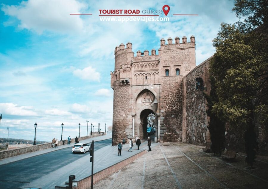 From Madrid: Tour Private Toledo & Segovia - Toledo begins at Plaza Zocodover