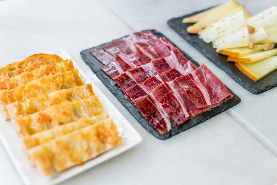 From Madrid: Traditional Villages, Winery Tour & Tapas Lunch - Inside Bodega Viñas de El Regajal