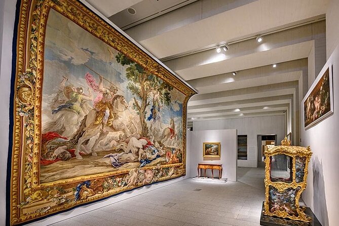 Gallery of the Royal Collections with option to visit the Royal Palace - The Royal Palace option can complete the picture