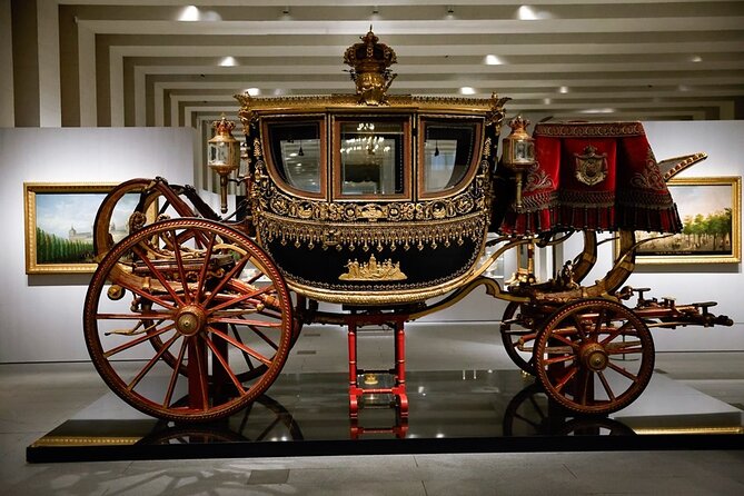 Gallery of the Royal Collections with option to visit the Royal Palace - Why the guide matters more than usual here