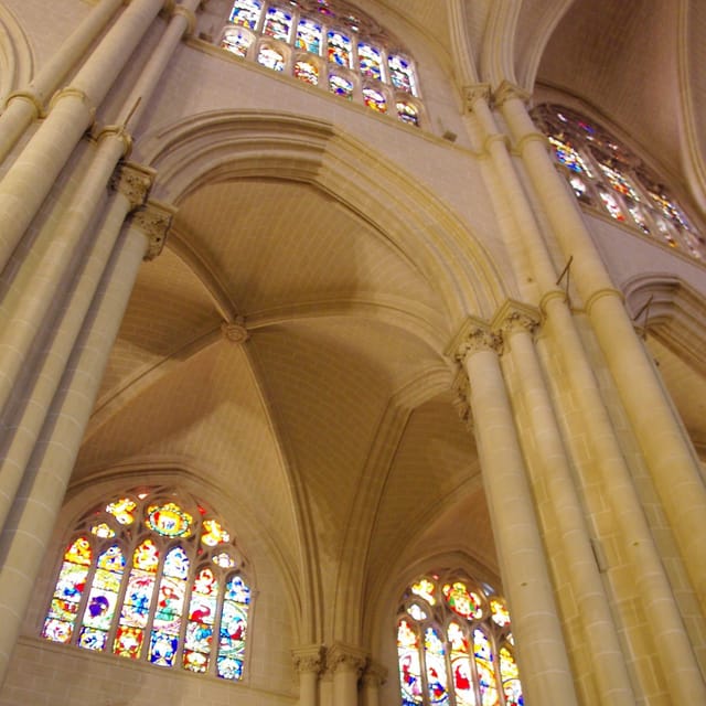 Guided tour of the Toledo Cathedral (Input no included) - Find the Transparent behind the altar