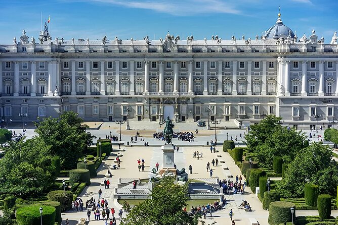 Guided tour to the Royal Palace of Madrid - Crowds, lines, and the meaning of skip-the-line