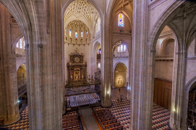 Guided visit "Meet the Lady of the Cathedrals" / Guided Visit to Cathedral - Why a one-hour guide helps inside Segovia Cathedral