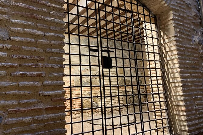Guided Visit to the Toledo Underground - What the guides add to the visit