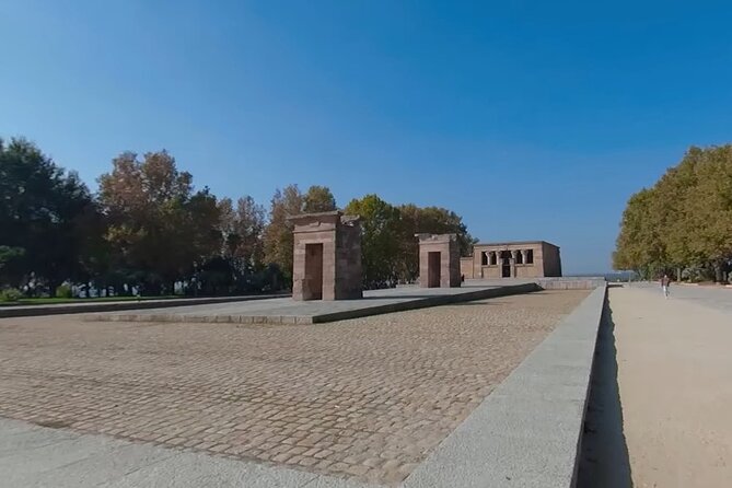 Historic Madrid Virtual Reality Experience with an Official Guide - Plaza de Oriente and Madrid’s Royal Stage