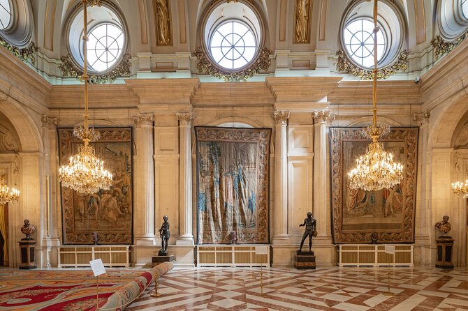 Historical Visit to the Royal Palace Madrid - Practical comfort tips for the palace