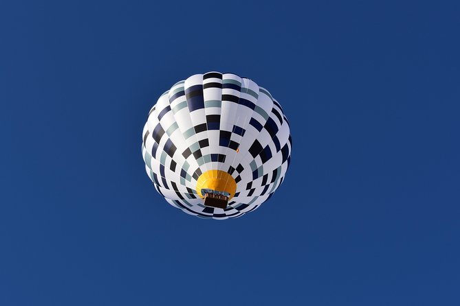 Hot-Air Balloon Ride over Aranjuez with Optional Transport from Madrid - Brunch, cava, and the photo package