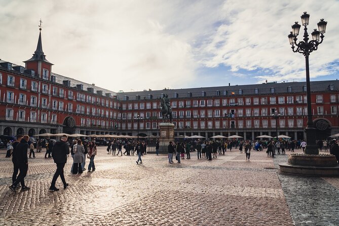 Imperial Madrid Private Journey through the Austrias - Puerta del Sol starts with Madrid’s symbols