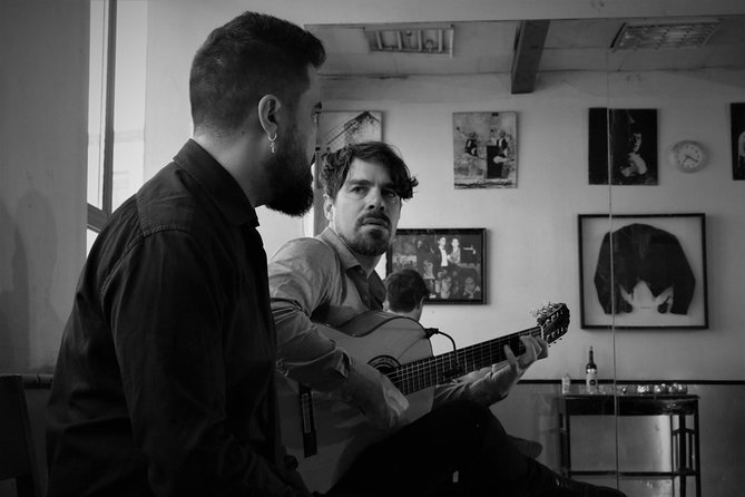 Intimate Flamenco Performance - Antón Martín and the Amor de Dios setting