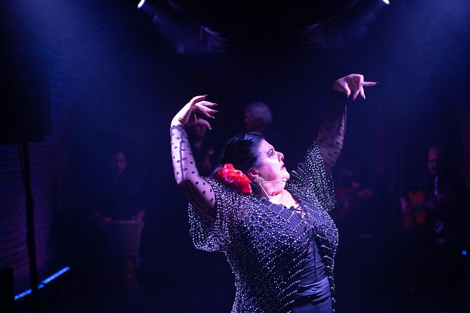 Intimate Flamenco Show & Spanish Drink in Madrid at La Carmela - Singing and live music give the show its emotional pull