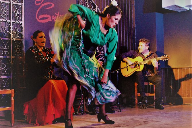 Local Flamenco Show with dinner at El Cortijo - Flamenco First, Dinner Second