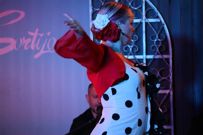 Local Flamenco Show with dinner at El Cortijo - Reaching Puente de Vallecas