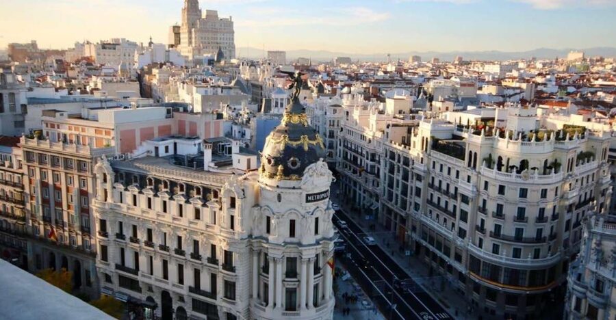 Madrid: 1.5-Hour City Highlights Guided Walking Tour - Starting beside the Royal Palace