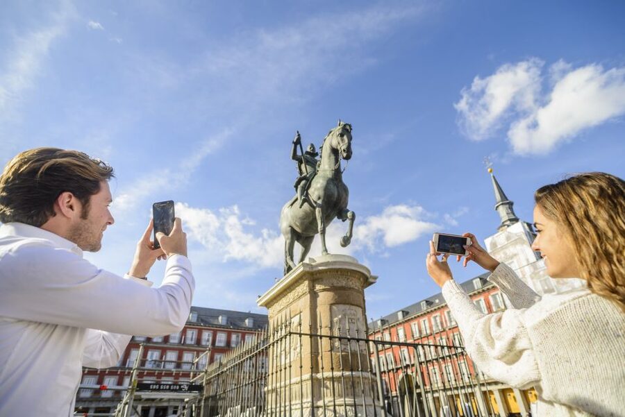 Madrid: 1.5-Hour Old Town Highlights Segway Tour - Almudena Cathedral and Madrid’s modern royal story
