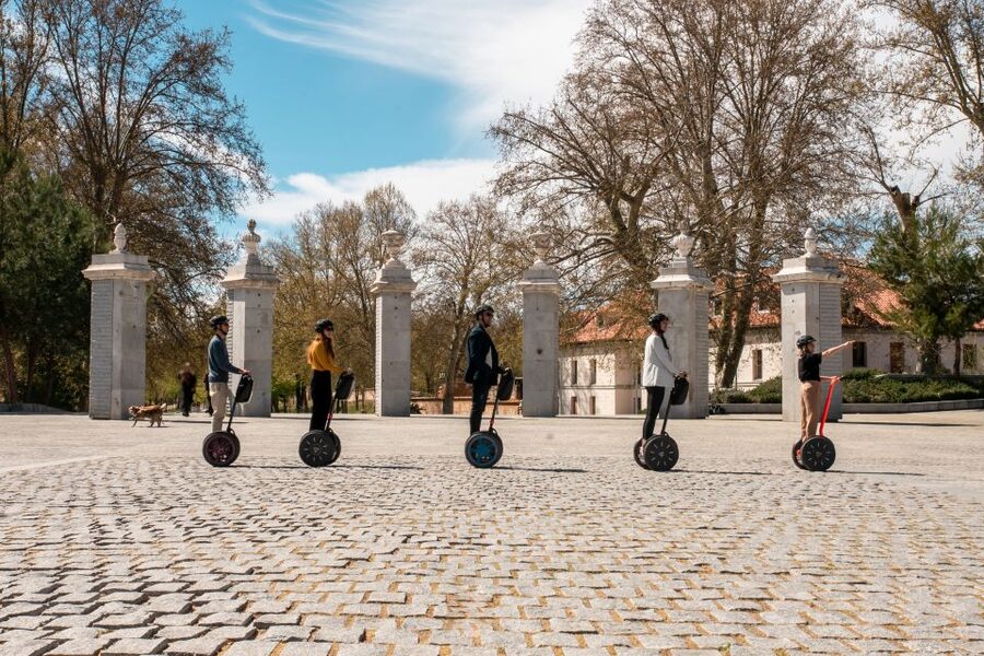 Madrid: 1.5-Hour Old Town Highlights Segway Tour - Madrid Río, Matadero, and Puente del Rey