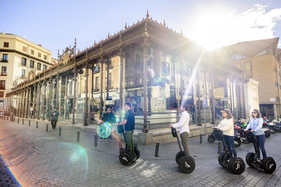 Madrid: 1.5-Hour Old Town Highlights Segway Tour - Teatro Real and the return through old Madrid