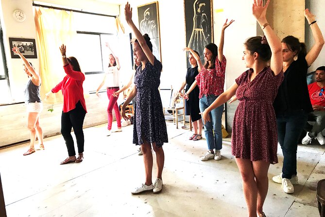Madrid: 1-Hour Flamenco Class Experience - Private groups, Saturday sessions, and timing