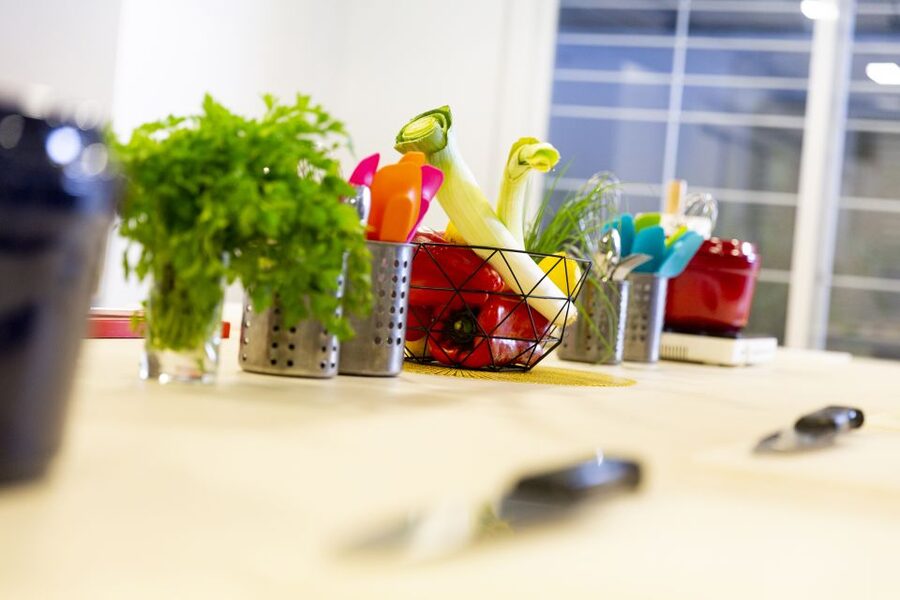 Madrid: 10 Tapas 2.5-Hour Cooking Class - From cooking lesson to shared dinner