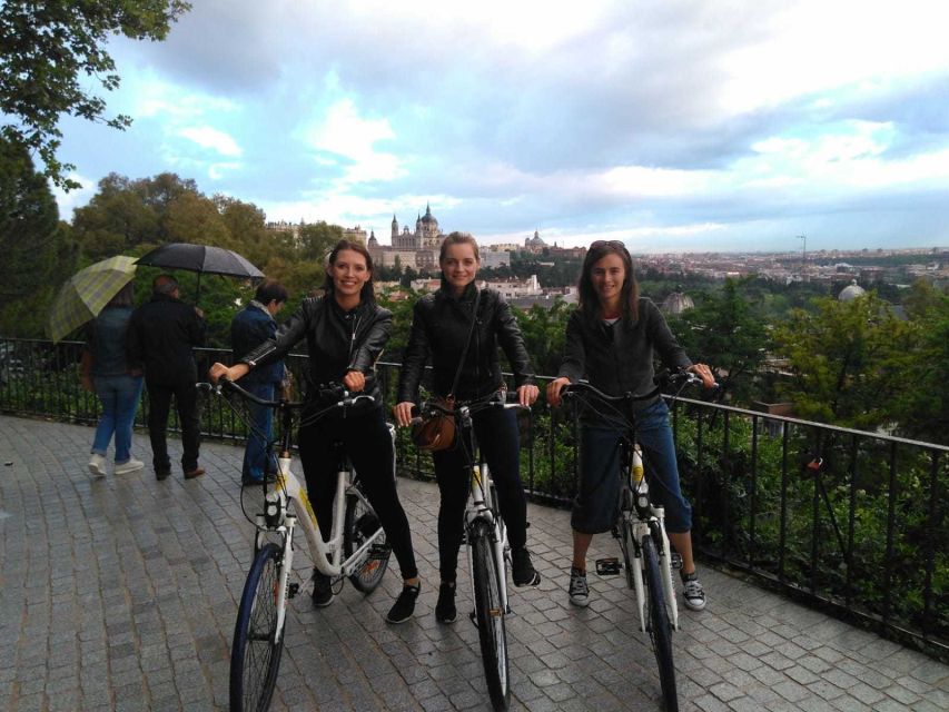 Madrid: 3-Hour Guided Bike Tour - From the old center to the Royal Palace district