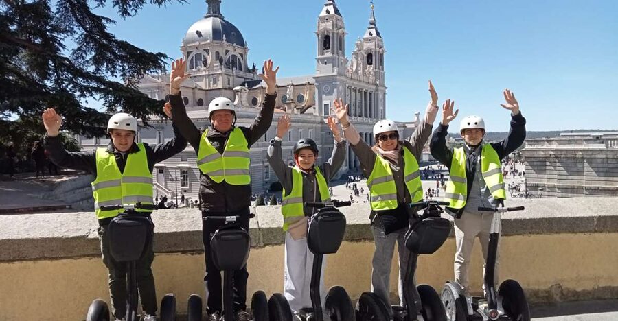 Madrid: All Madrid Guided Segway Tour - One hour in Retiro Park