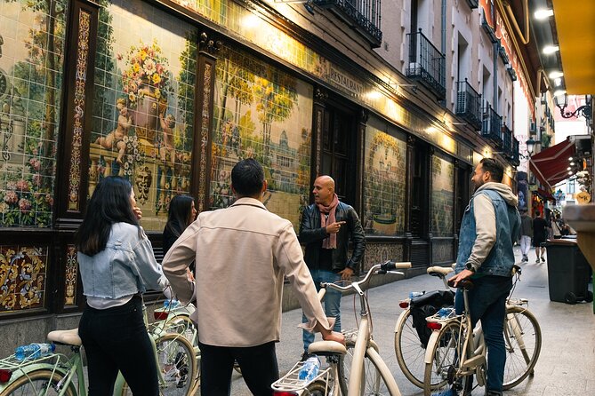 Madrid at Night: Vintage Bike Tour of City Highlights - Plaza de la Villa and medieval Madrid