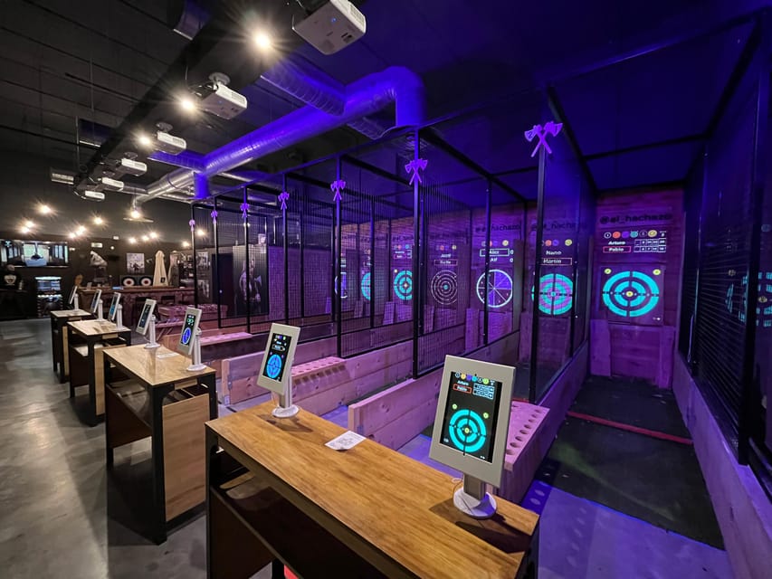Madrid Atocha : Interactive Axe Throwing 1h - Key points to know before you throw