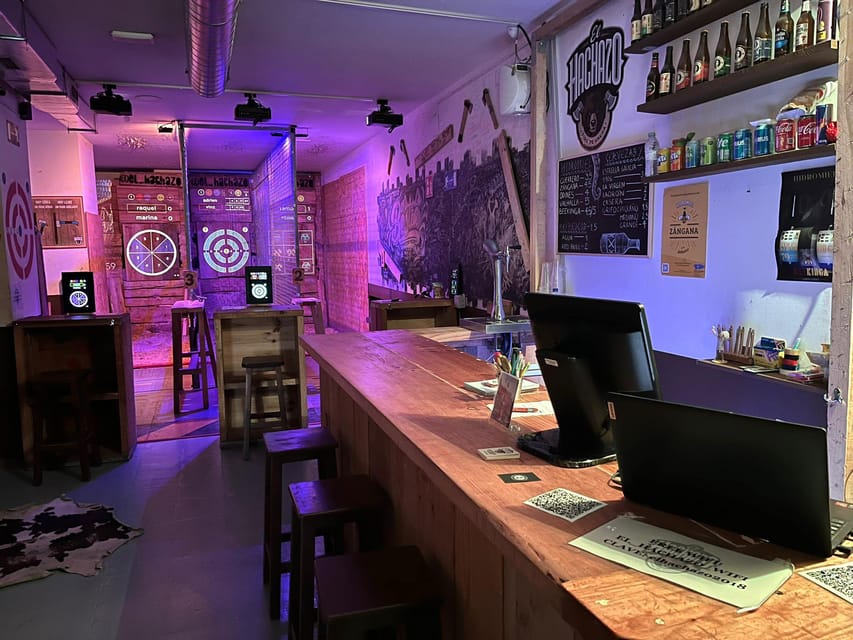 Madrid Atocha : Interactive Axe Throwing 1h - Should you book this Madrid axe-throwing session?