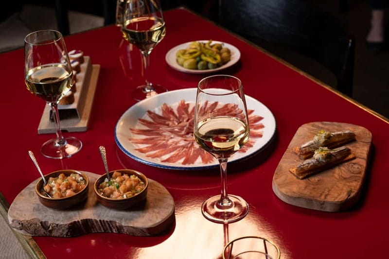Madrid: Authentic Flamenco at Flamenco de Leones with drink - Flamenco close to Puerta de Alcalá