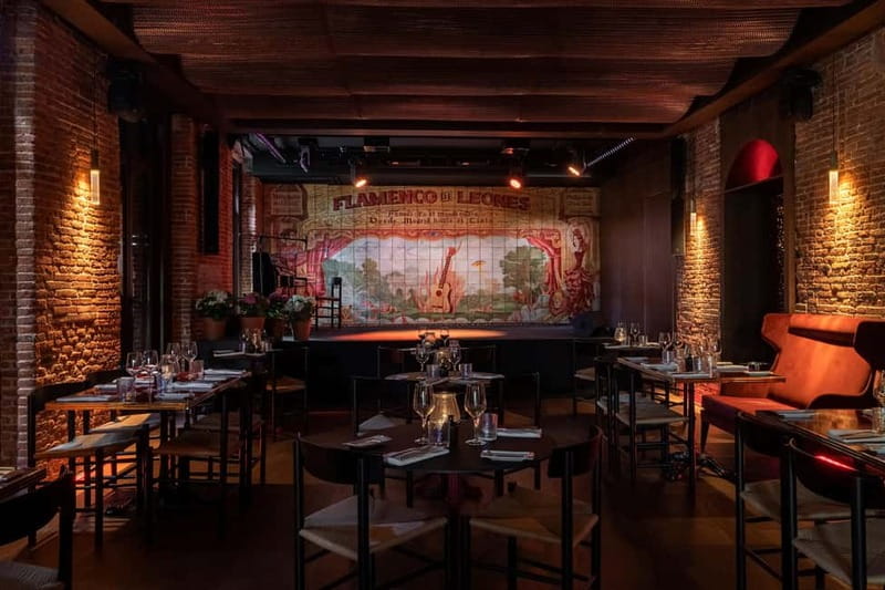 Madrid: Authentic Flamenco at Flamenco de Leones with drink - Why the intimate room makes a difference