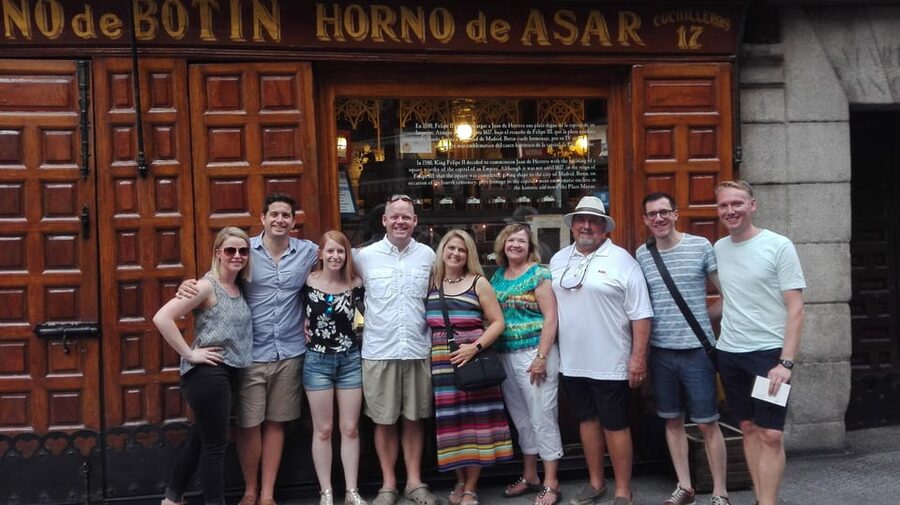 Madrid: Authentic Tapas Evening Tour with a side of History - The old quarter between plates