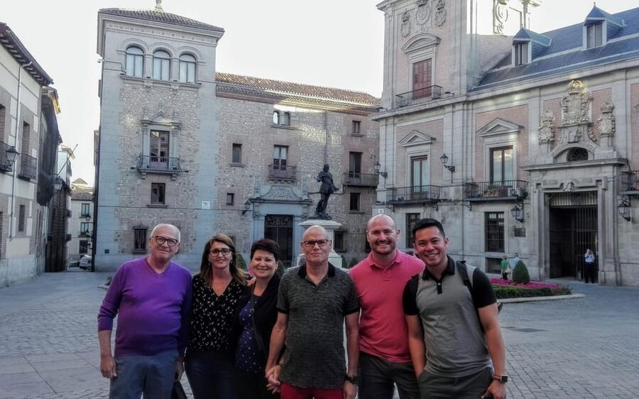 Madrid: Authentic Tapas Evening Tour with a side of History - What the $93 price really covers