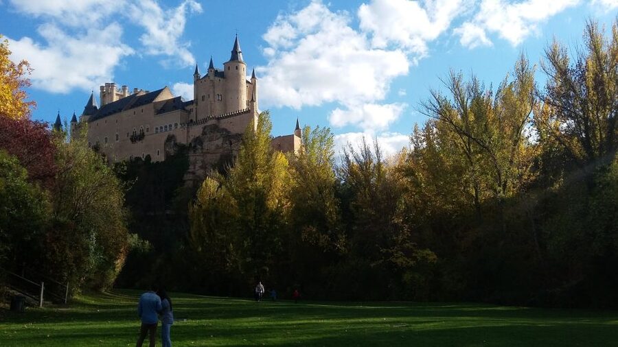 Madrid: Avila and Segovia Day Trip with Tickets to Monuments - The short break and the lunch question