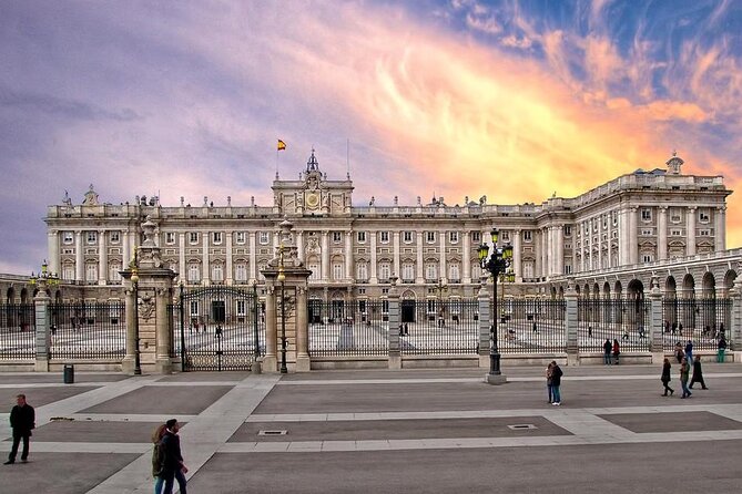 Madrid Best Walking Tour: Old city and Royal sites - Plaza de la Villa and Madrid’s early civic center