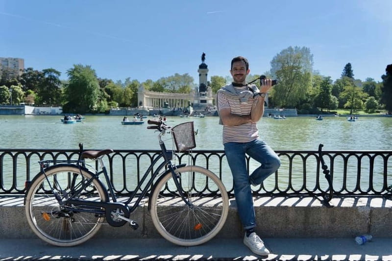 Madrid by bike + PhotoShooting - Alcalá Gate and the edge of Retiro Park