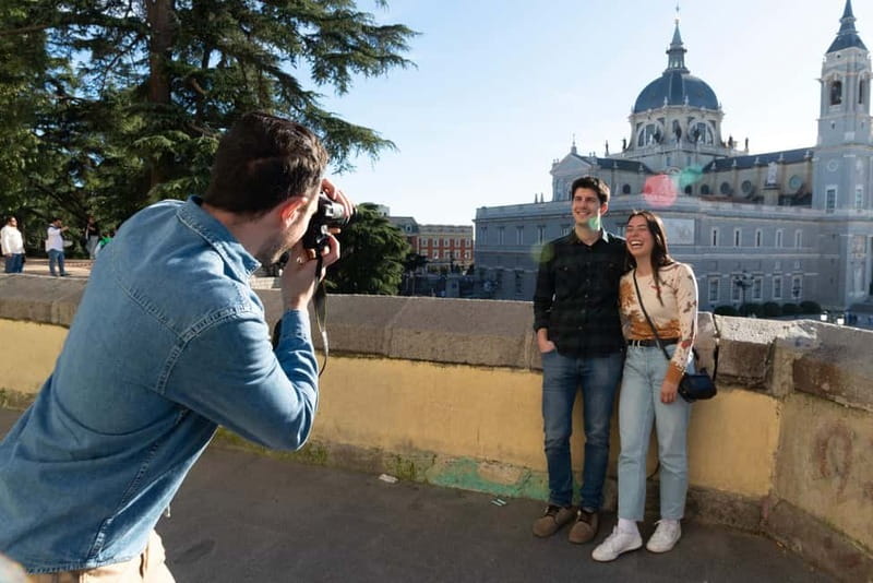 Madrid by bike + PhotoShooting - Gran Vía, Madrid’s grand opening scene