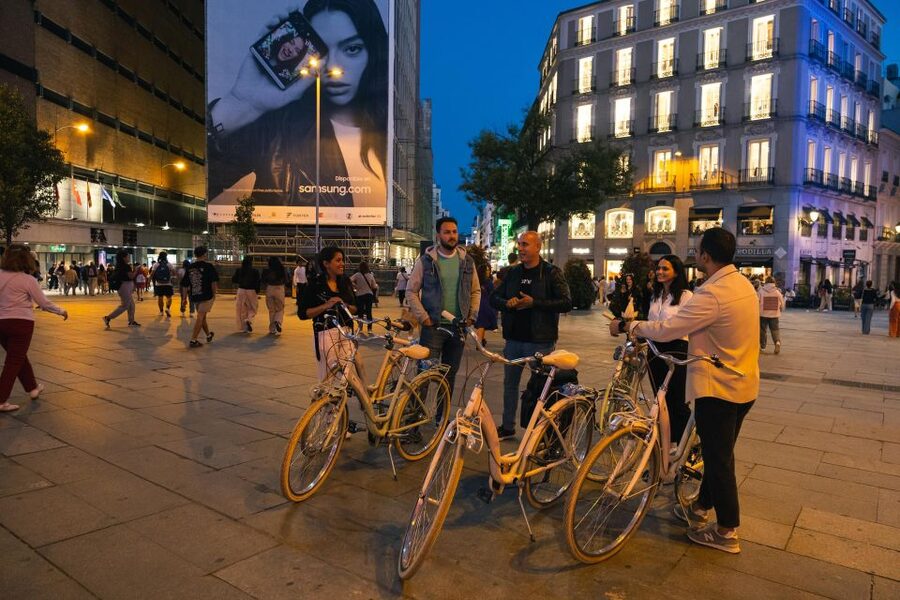 Madrid by Night: Vintage Bike Tour Highlights/Optional Tapas - Starting in Las Letras at C. de Moratín