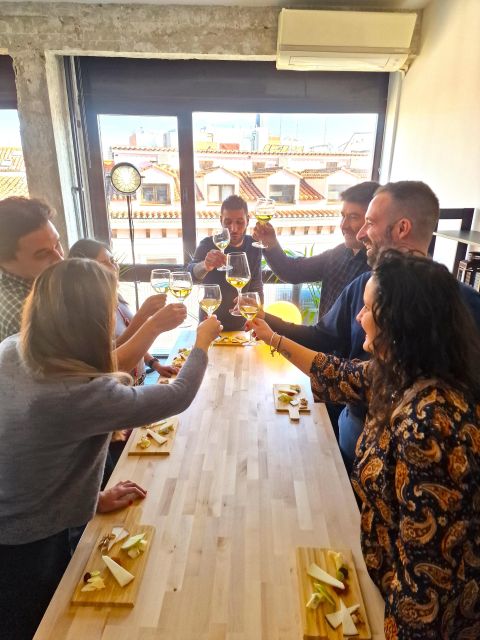 Madrid: cheese tasting with wine pairing. - The cheese lineup, from Menorca to Asturias