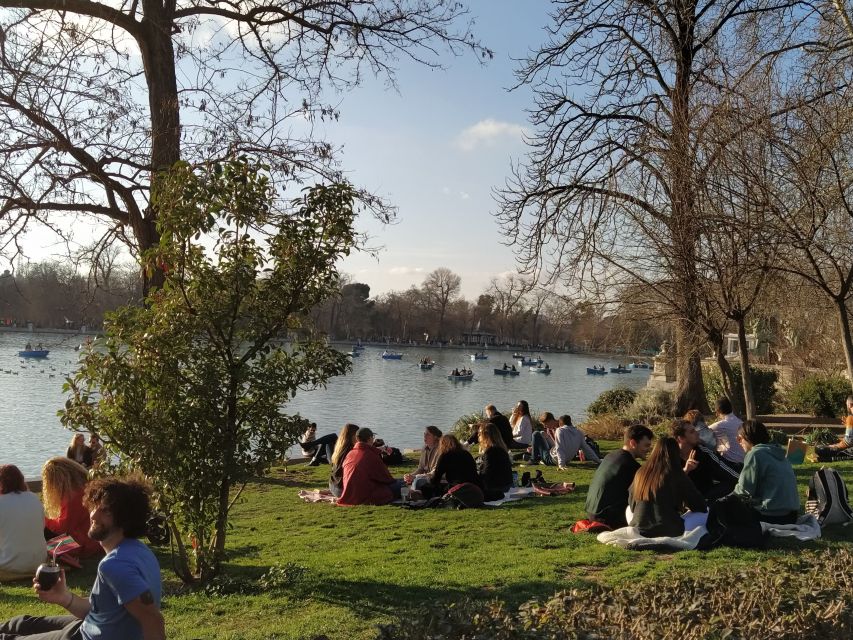 Madrid: Cibeles Rooftop & Retiro Park Guided Walking Tour - Weather, delays, and practical concerns