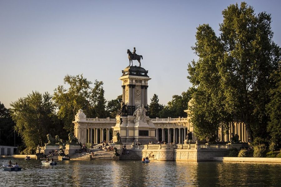 Madrid: Cibeles Rooftop & Retiro Park Guided Walking Tour - What this Madrid walking tour actually covers