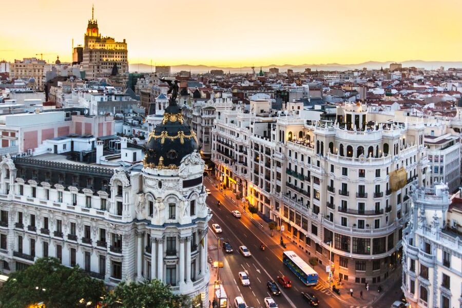 Madrid: Cibeles Rooftop & Retiro Park Guided Walking Tour - Understanding Retiro Park beyond the postcard views