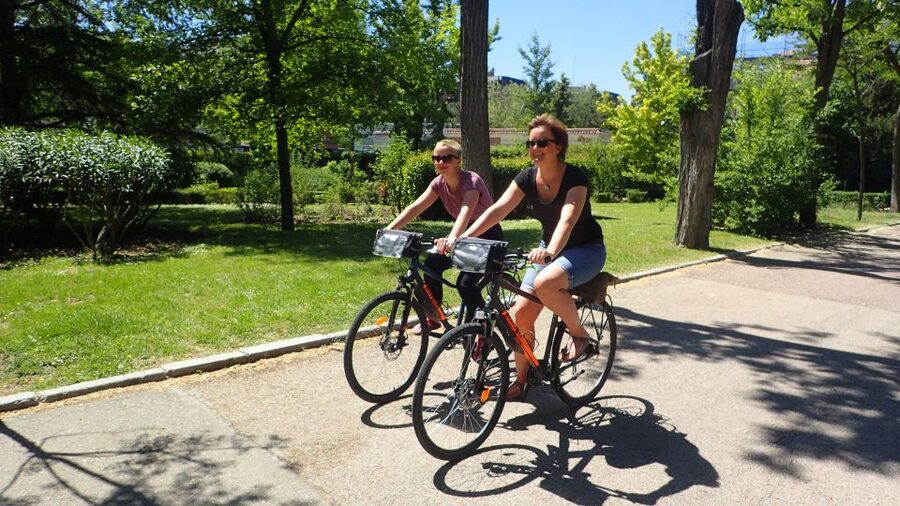 Madrid City Guided Bike/E-Bike Tour for Small Groups - Retiro Park Is the Tour’s Breathing Space