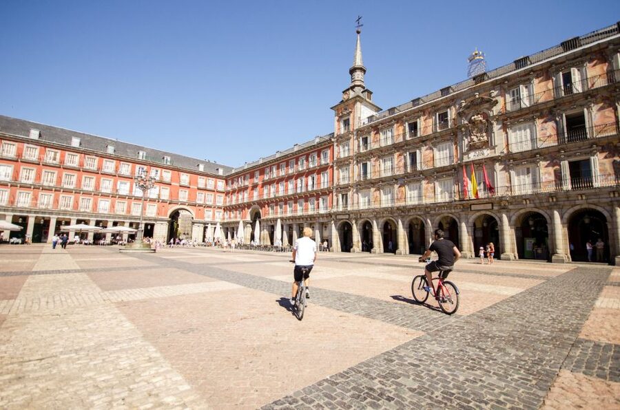 Madrid City Guided Bike/E-Bike Tour for Small Groups - Guide Style and the Photo Album