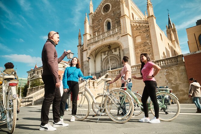 Madrid: City Highlights Guided Vintage Bike Tour - Key points before you book