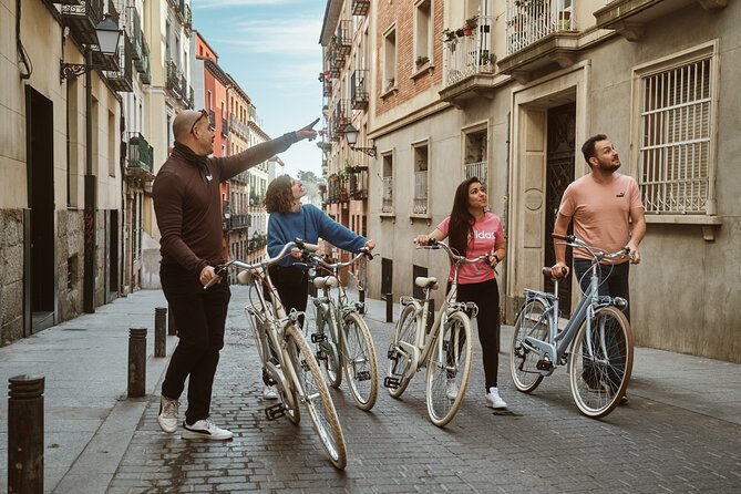 Madrid: City Highlights Guided Vintage Bike Tour - Puerta de Alcalá and Madrid’s grand avenues