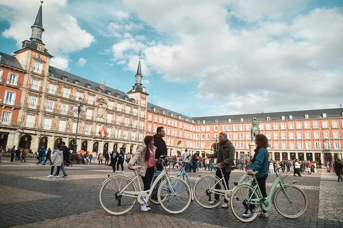 Madrid: City Highlights Guided Vintage Bike Tour - Plaza de la Villa and Madrid’s older buildings