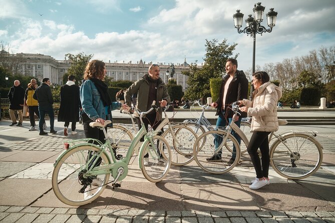 Madrid: City Highlights Guided Vintage Bike Tour - Retiro Park is the ride’s breathing space