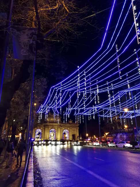 Madrid: City Highlights Tuk-Tuk Tour (2 hours) - Cibeles, Recoletos, and Santa Ana