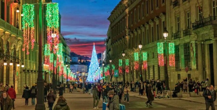 Madrid: City Highlights Tuk Tuk Tour - The Royal Palace and Madrid’s old center