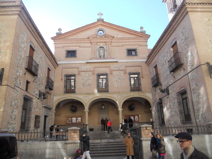 Madrid City Tour: Culture and History - Starting at the bear statue in Puerta del Sol